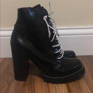 Black lace up boots. white&black laces included.